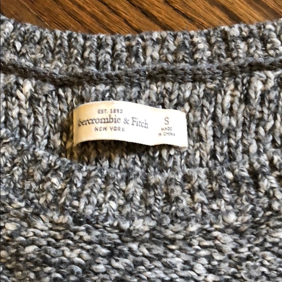 *Abercrombie & Fitch* Women Gray sweater_S - Picture 2 of 5